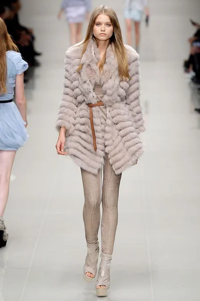 Look 27